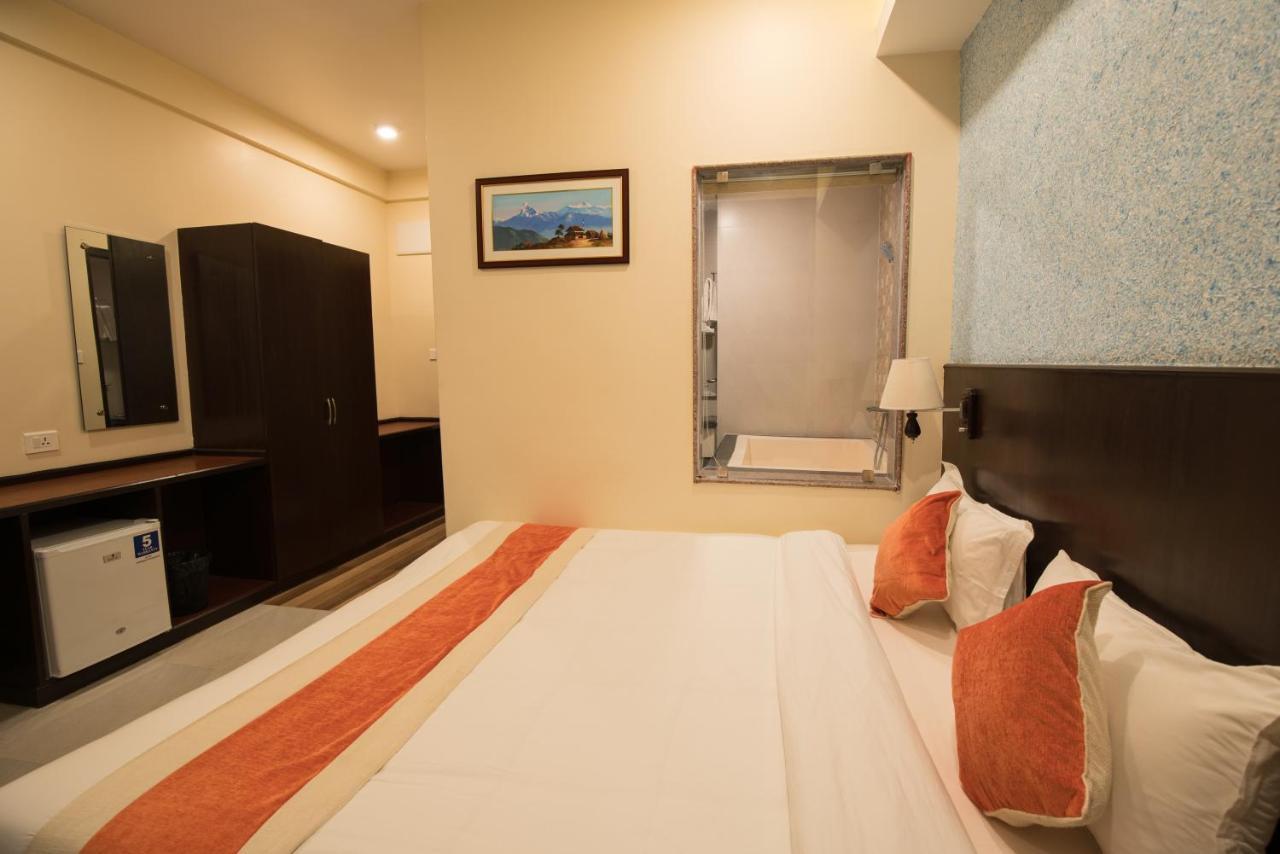 Hotel Shaara Покхара Екстер'єр фото