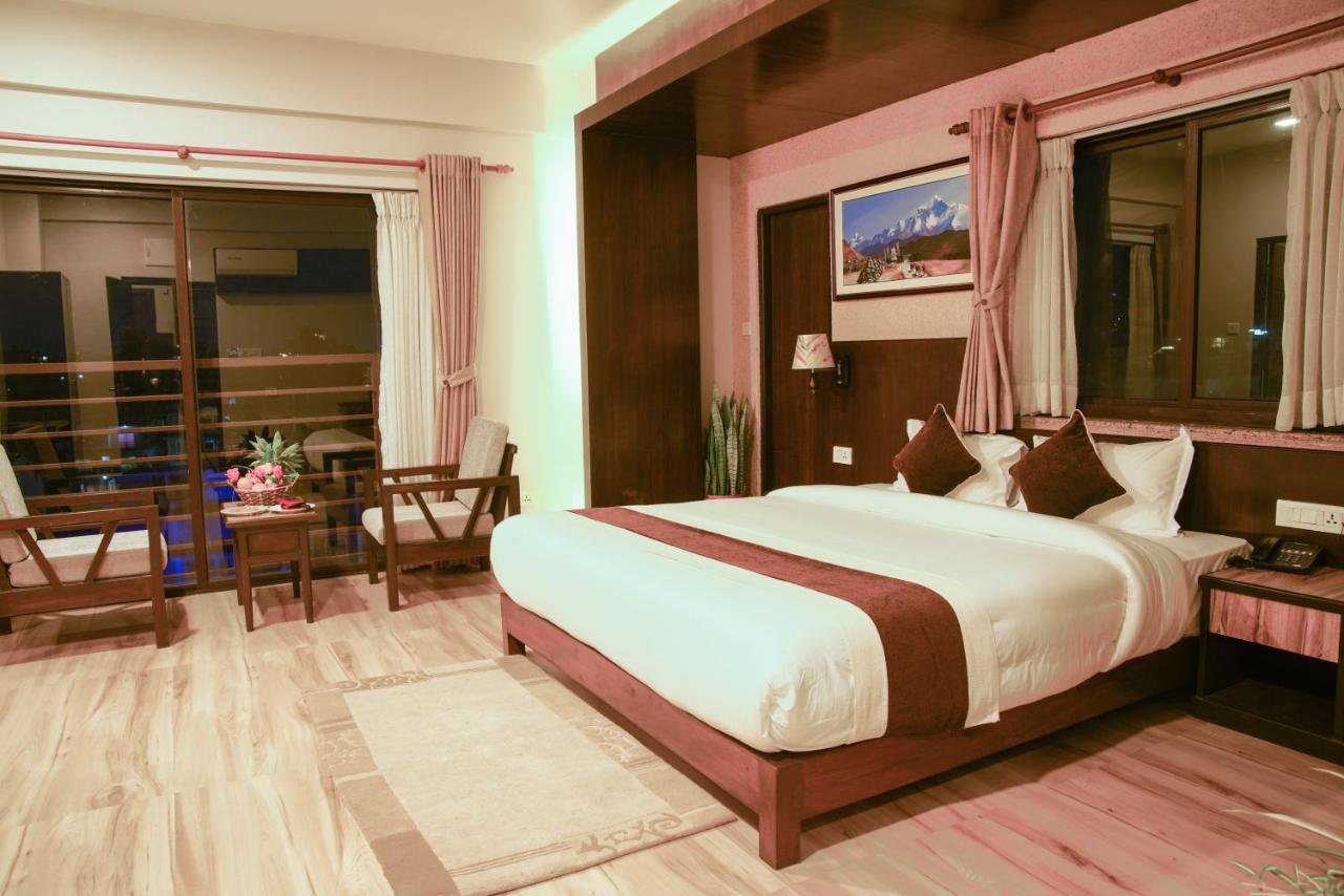 Hotel Shaara Покхара Екстер'єр фото