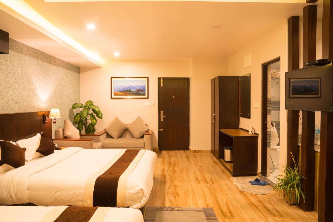 Hotel Shaara Покхара Екстер'єр фото