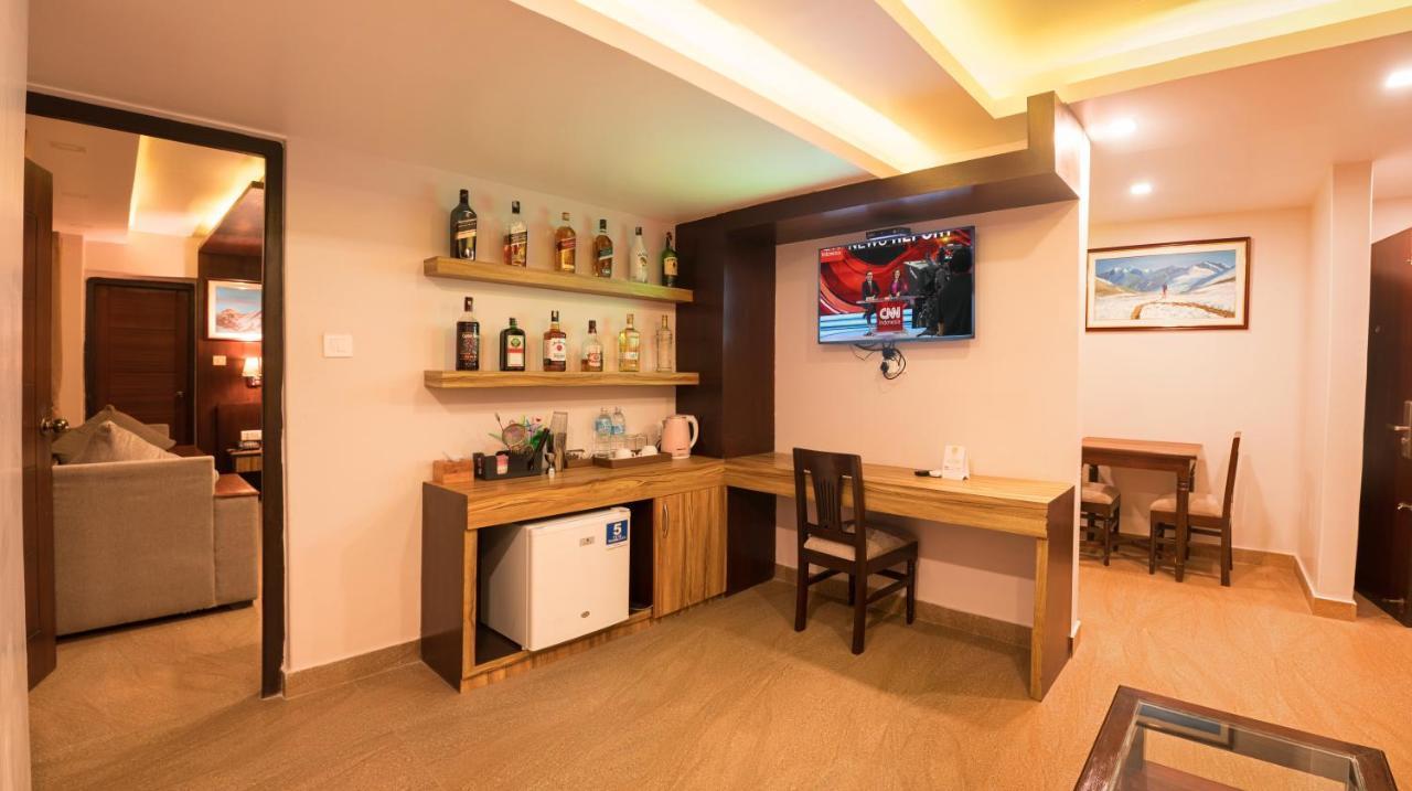 Hotel Shaara Покхара Екстер'єр фото