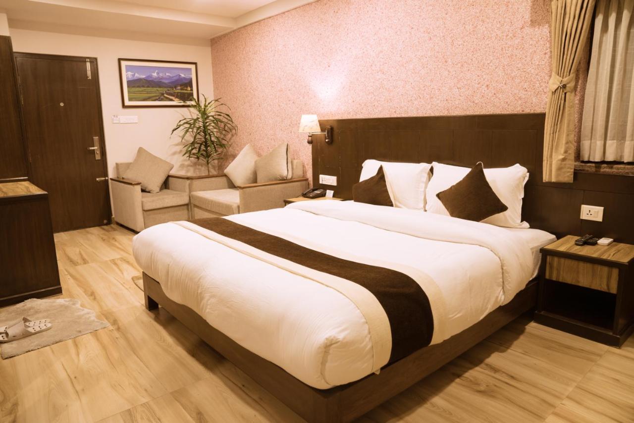 Hotel Shaara Покхара Екстер'єр фото